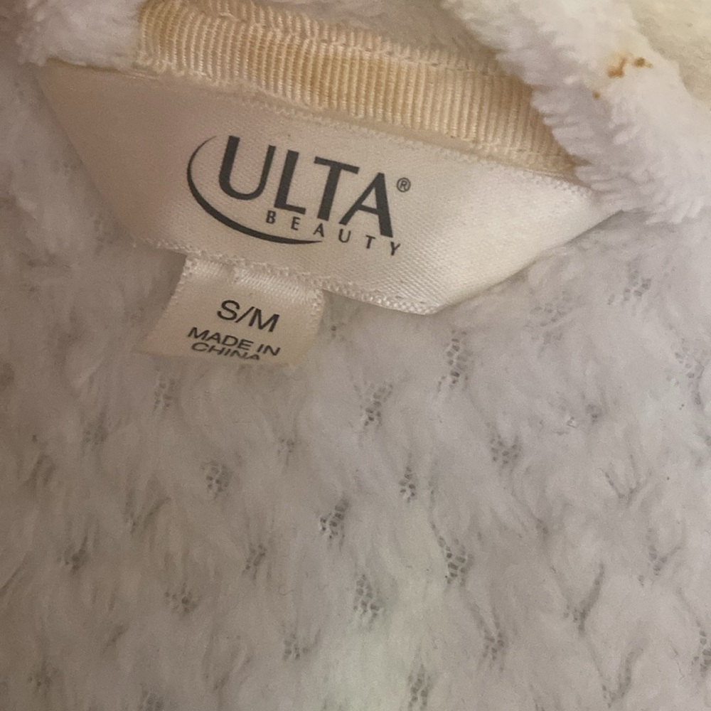 Ulta Robe - Picture 2 of 7